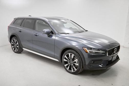 2024 Volvo V60 Cross Country B5 Ultimate