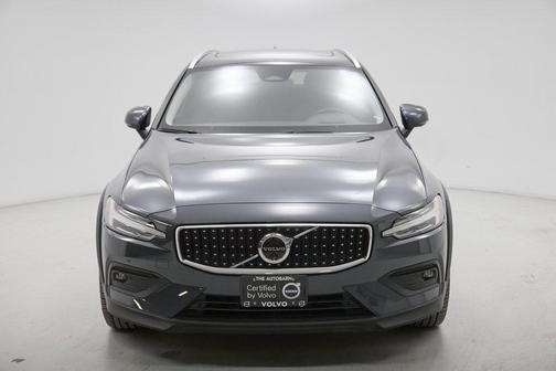 2024 Volvo V60 Cross Country B5 Ultimate