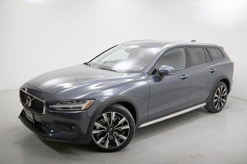 2024 Volvo V60 Cross Country B5 Ultimate
