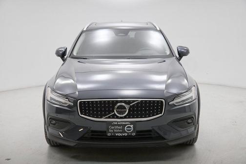 2024 Volvo V60 Cross Country B5 Ultimate