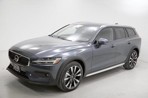 2024 Volvo V60 Cross Country B5 Ultimate