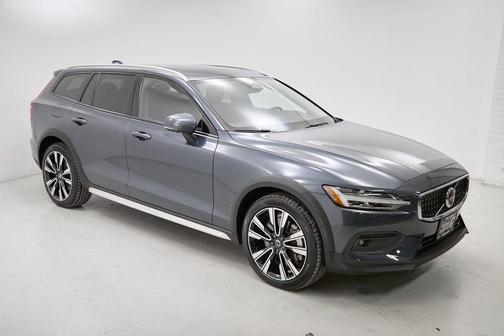 2024 Volvo V60 Cross Country B5 Ultimate