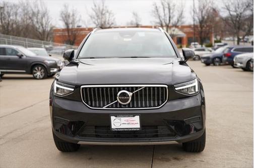 2025 Volvo XC40 B5 Core Bright Theme
