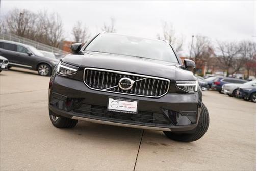 2025 Volvo XC40 B5 Core Bright Theme