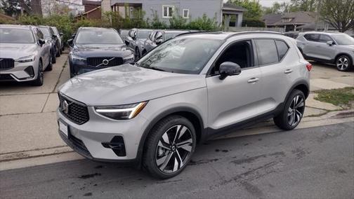 2025 Volvo XC40 B5 Ultra Dark Theme