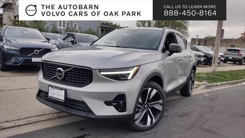 2025 Volvo XC40 B5 Ultra Dark Theme