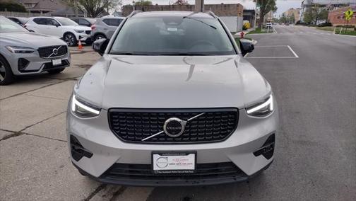 2025 Volvo XC40 B5 Ultra Dark Theme