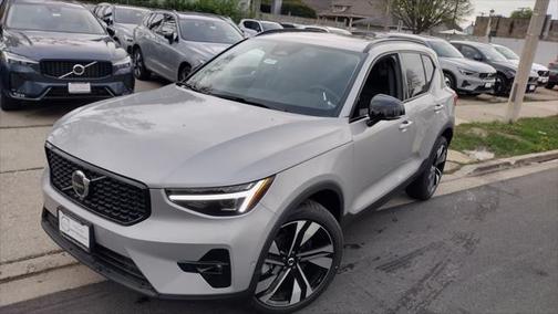 2025 Volvo XC40 B5 Ultra Dark Theme