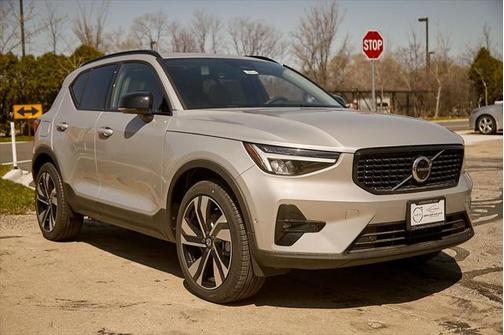 2025 Volvo XC40 Plus Dark Theme