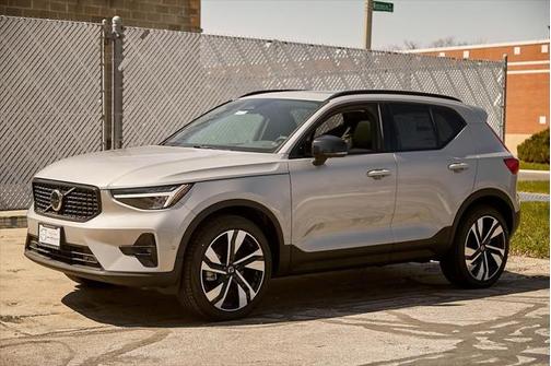 2025 Volvo XC40 Plus Dark Theme