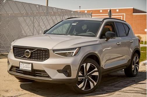 2025 Volvo XC40 Plus Dark Theme