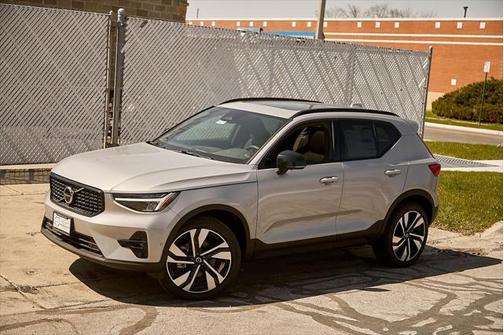 2025 Volvo XC40 Plus Dark Theme