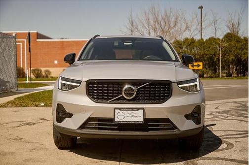 2025 Volvo XC40 Plus Dark Theme