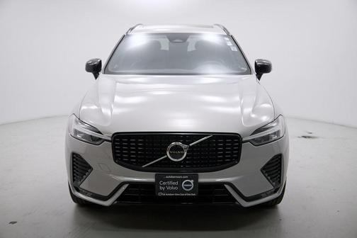 2022 Volvo XC60 B6 R-Design