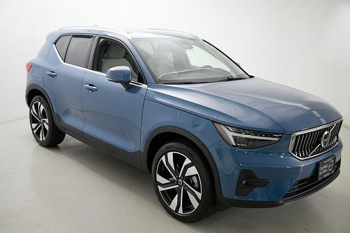 Fjord Blue Metallic 2025 Volvo XC40 B5 Ultra Bright Theme