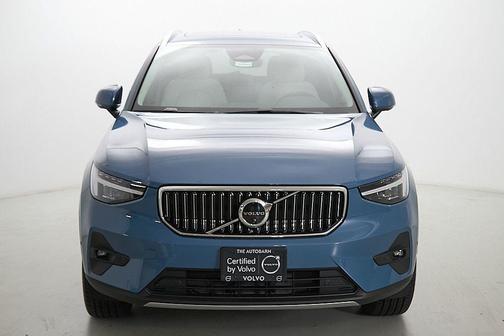 Fjord Blue Metallic 2025 Volvo XC40 B5 Ultra Bright Theme
