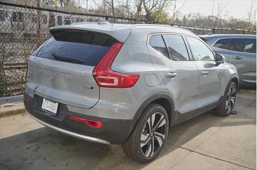 2025 Volvo XC40 B5 Plus Bright Theme