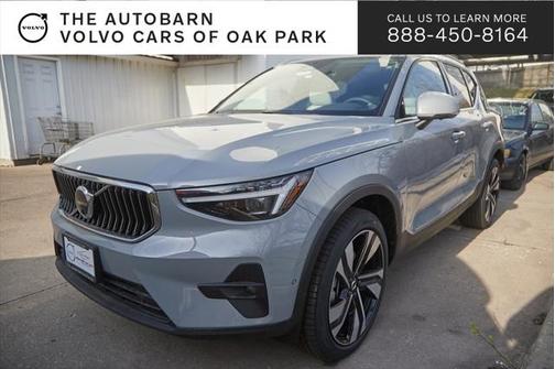 2025 Volvo XC40 B5 Plus Bright Theme