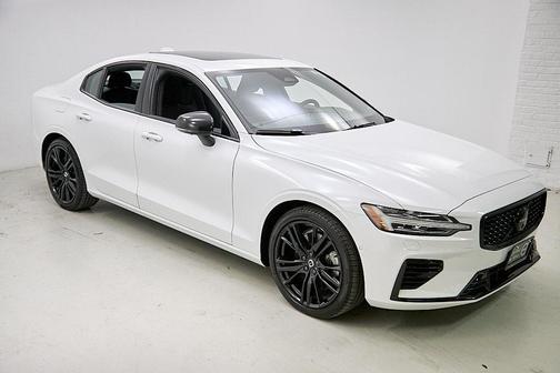 2023 Volvo S60 Recharge Plug-In Hybrid T8 Plus Black Edition