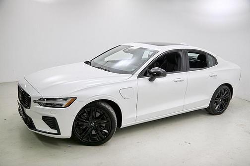 2023 Volvo S60 Recharge Plug-In Hybrid T8 Plus Black Edition
