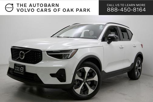 2024 Volvo XC40 B5 Plus Dark Theme