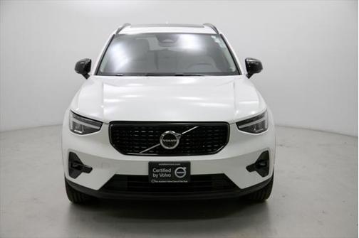 2024 Volvo XC40 B5 Plus Dark Theme
