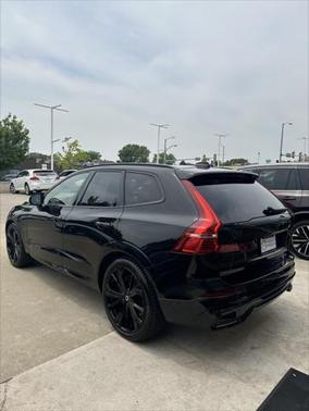 2024 Volvo XC60 Recharge Plug-In Hybrid T8 Ultimate Black Edition