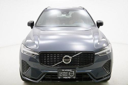 2024 Volvo XC60 B5 Ultimate Dark Theme