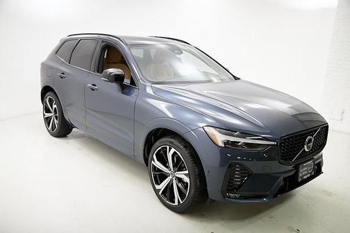 2024 Volvo XC60 B5 Ultimate Dark Theme