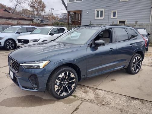 2026 Volvo XC60 B5 Plus
