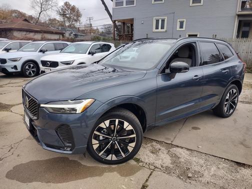 2026 Volvo XC60 B5 Plus