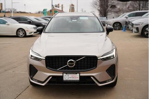 2025 Volvo XC60 B5 Plus