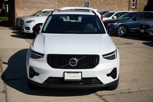 2025 Volvo XC40 Plus Dark Theme