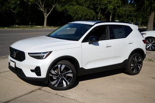 2025 Volvo XC40 Plus Dark Theme