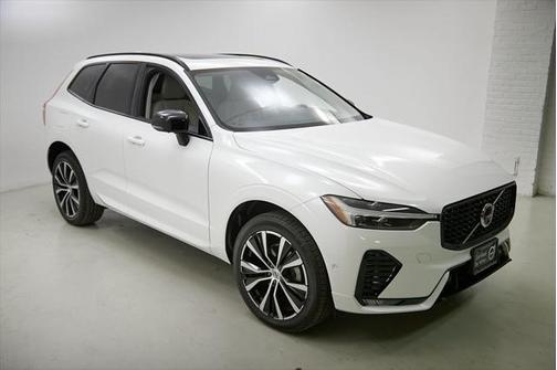 2024 Volvo XC60 B5 Ultimate Dark Theme