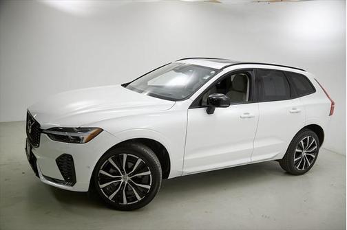 2024 Volvo XC60 B5 Ultimate Dark Theme