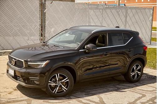 2025 Volvo XC40 B5 Core Bright Theme