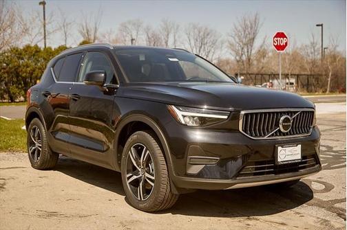 2025 Volvo XC40 B5 Core Bright Theme