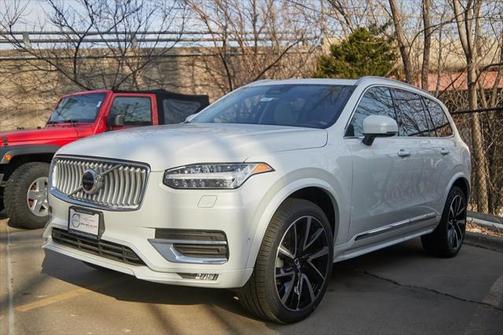 2025 Volvo XC90 B6 Plus 7-Seater