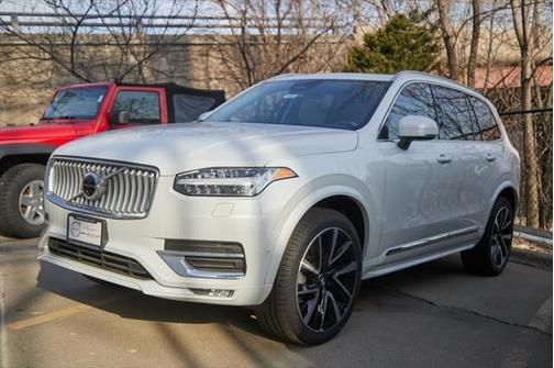 2025 Volvo XC90 B6 Plus 7-Seater