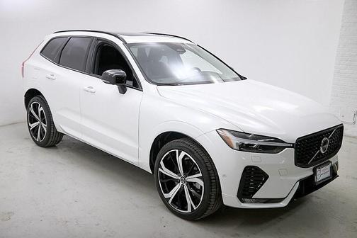 2023 Volvo XC60 B5 Ultimate Dark Theme