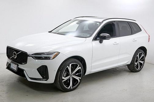 2023 Volvo XC60 B5 Ultimate Dark Theme