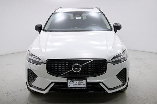 2023 Volvo XC60 B5 Ultimate Dark Theme