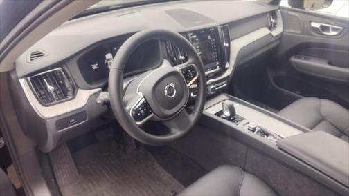 2025 Volvo XC60 B5 Plus