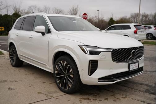2025 Volvo XC90 B5 Plus 7-Seater