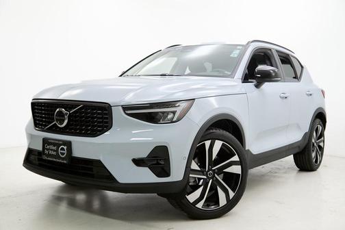 2024 Volvo XC40 B5 Plus Dark Theme
