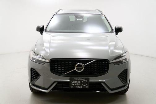 Vapour Gray Metallic 2024 Volvo XC60 Recharge Plug-In Hybrid T8 Plus Dark Theme