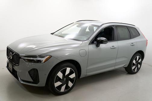 Vapour Gray Metallic 2024 Volvo XC60 Recharge Plug-In Hybrid T8 Plus Dark Theme
