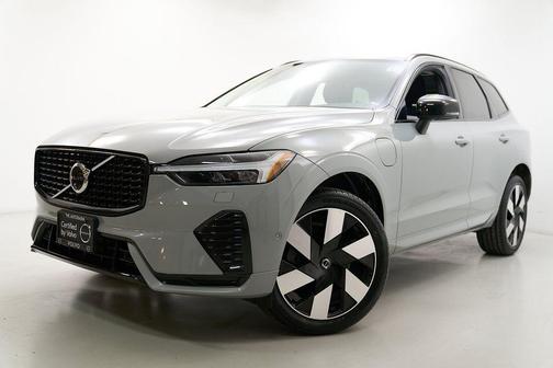 Vapour Gray Metallic 2024 Volvo XC60 Recharge Plug-In Hybrid T8 Plus Dark Theme