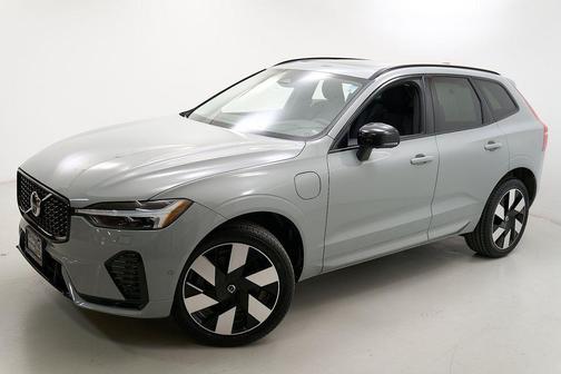 Vapour Gray Metallic 2024 Volvo XC60 Recharge Plug-In Hybrid T8 Plus Dark Theme
